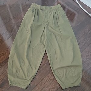 Uniqlo Olive Green Wide-Leg Cropped Pants